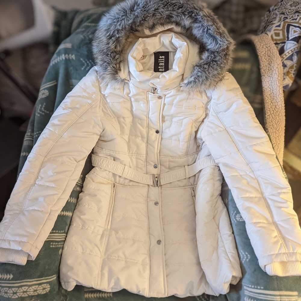 Like New INTL d.e.t.a.i.l.s White Longer Winter Coat Sz XL